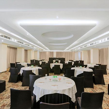 Sarovar Portico , Indore Hotel Kültér fotó