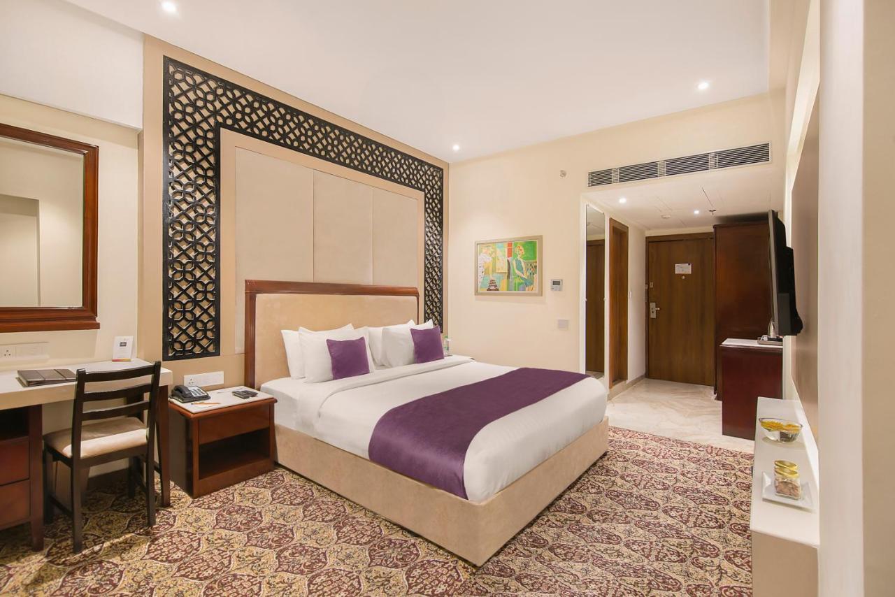 Sarovar Portico , Indore Hotel Kültér fotó