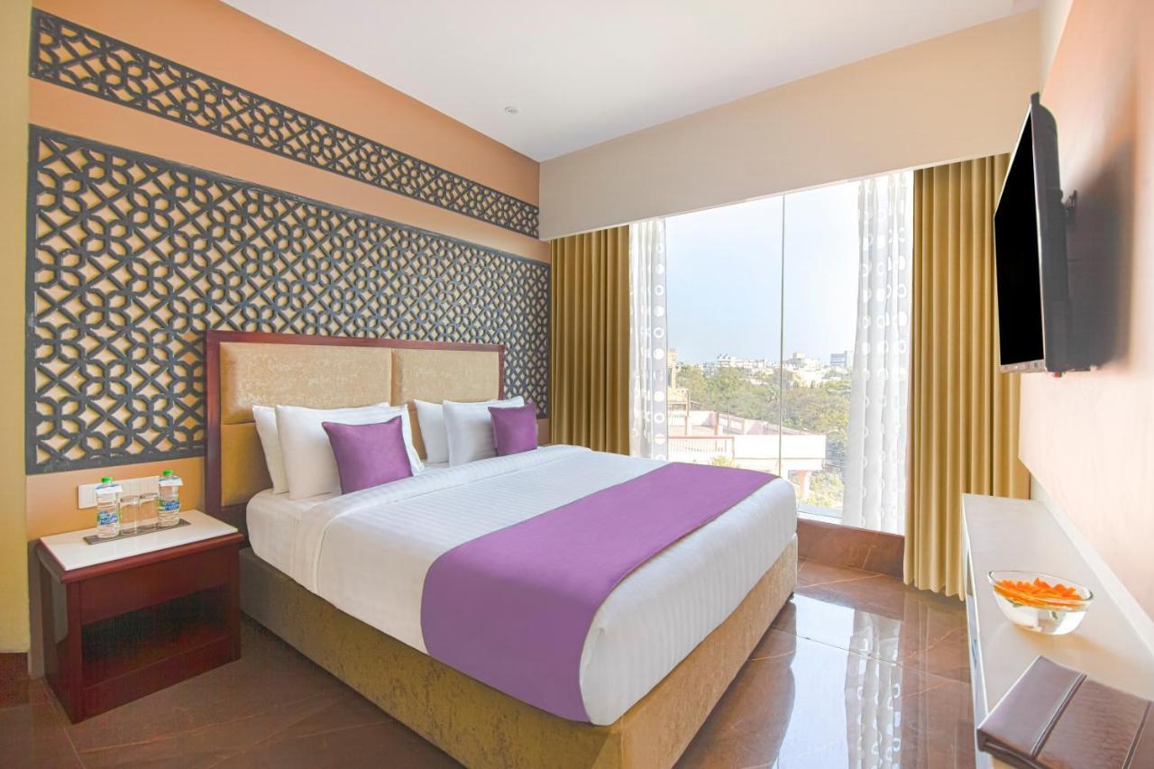 Sarovar Portico , Indore Hotel Kültér fotó