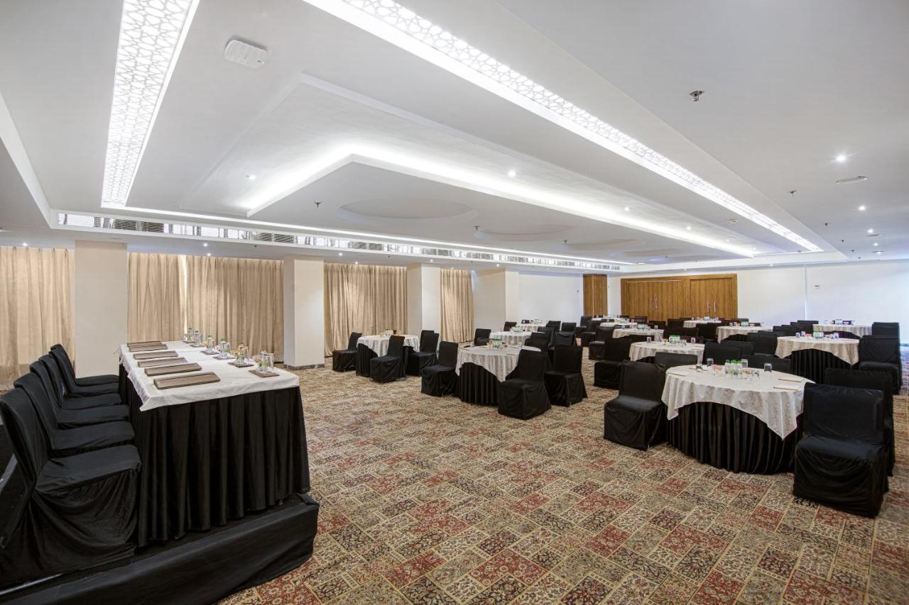 Sarovar Portico , Indore Hotel Kültér fotó