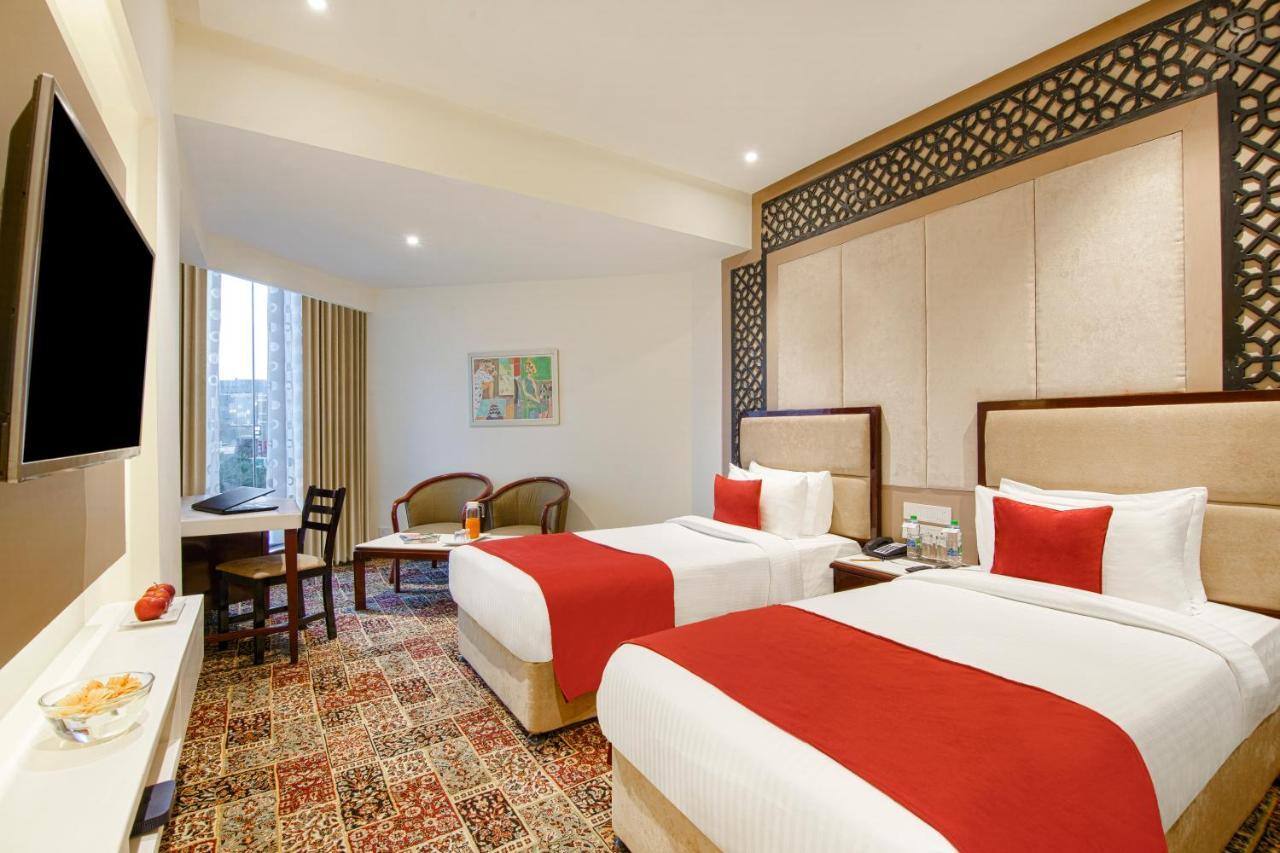 Sarovar Portico , Indore Hotel Kültér fotó