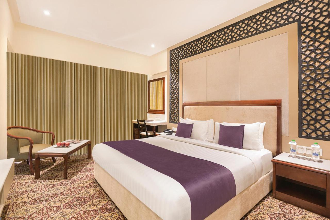 Sarovar Portico , Indore Hotel Kültér fotó